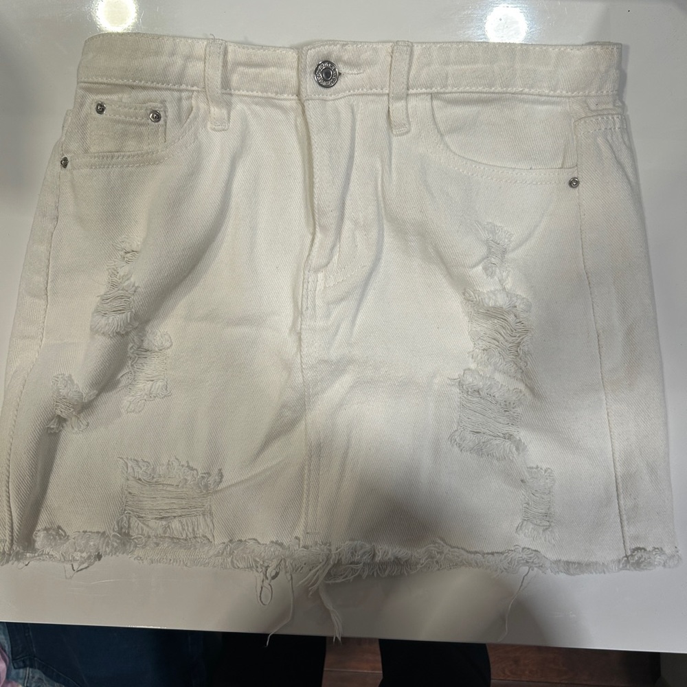 WHITE SKIRT